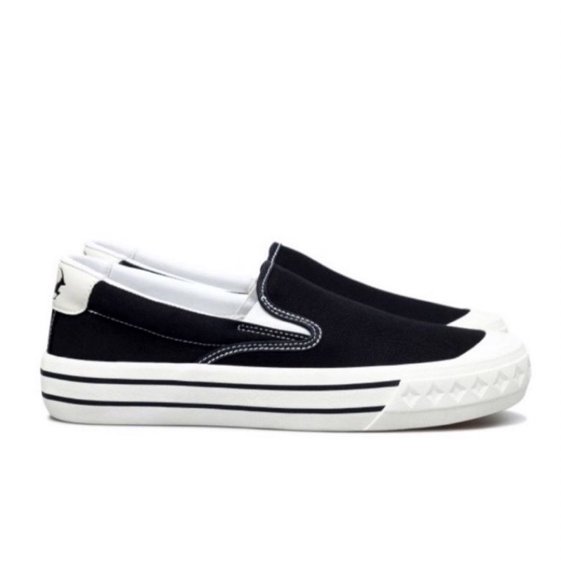 Sepatu Compass Retrograde Slip on BW