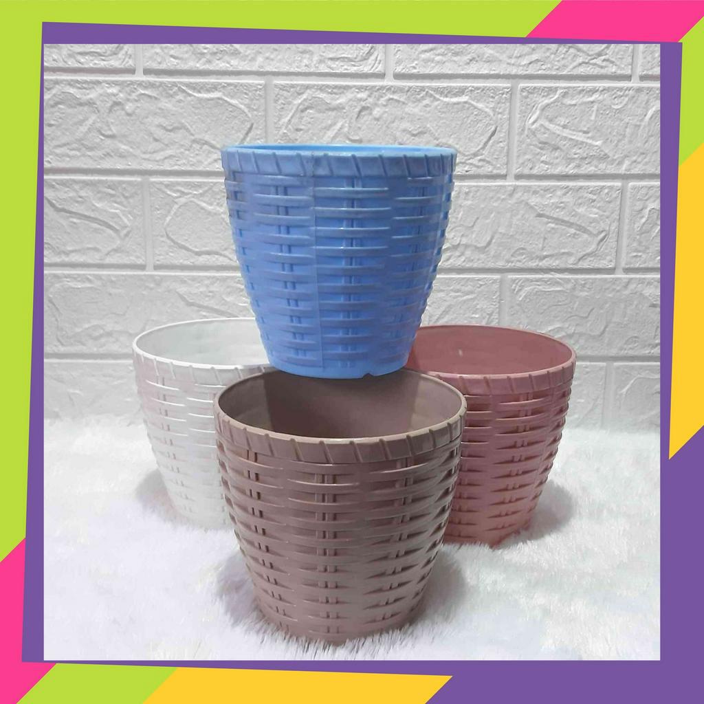 1092 [Grosir] pot bunga plastik warna anyaman bambu / Pot tanaman hias