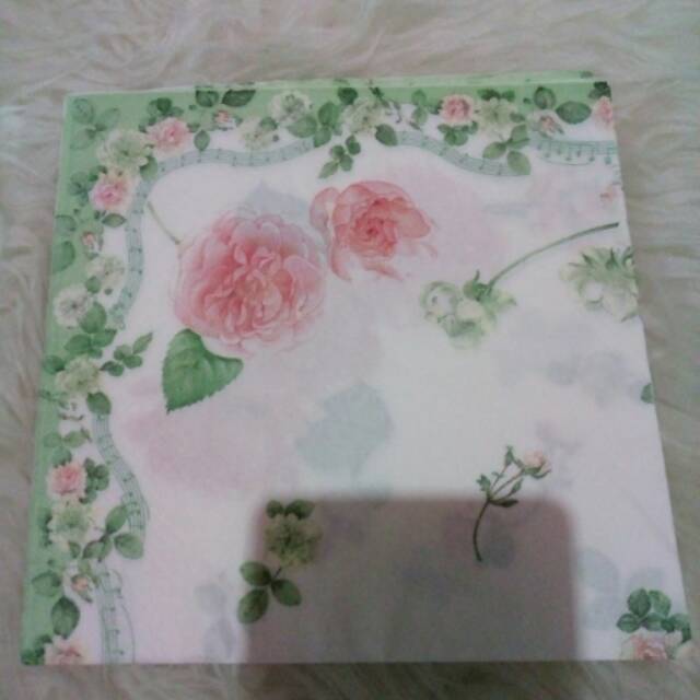 Tissue decoupage