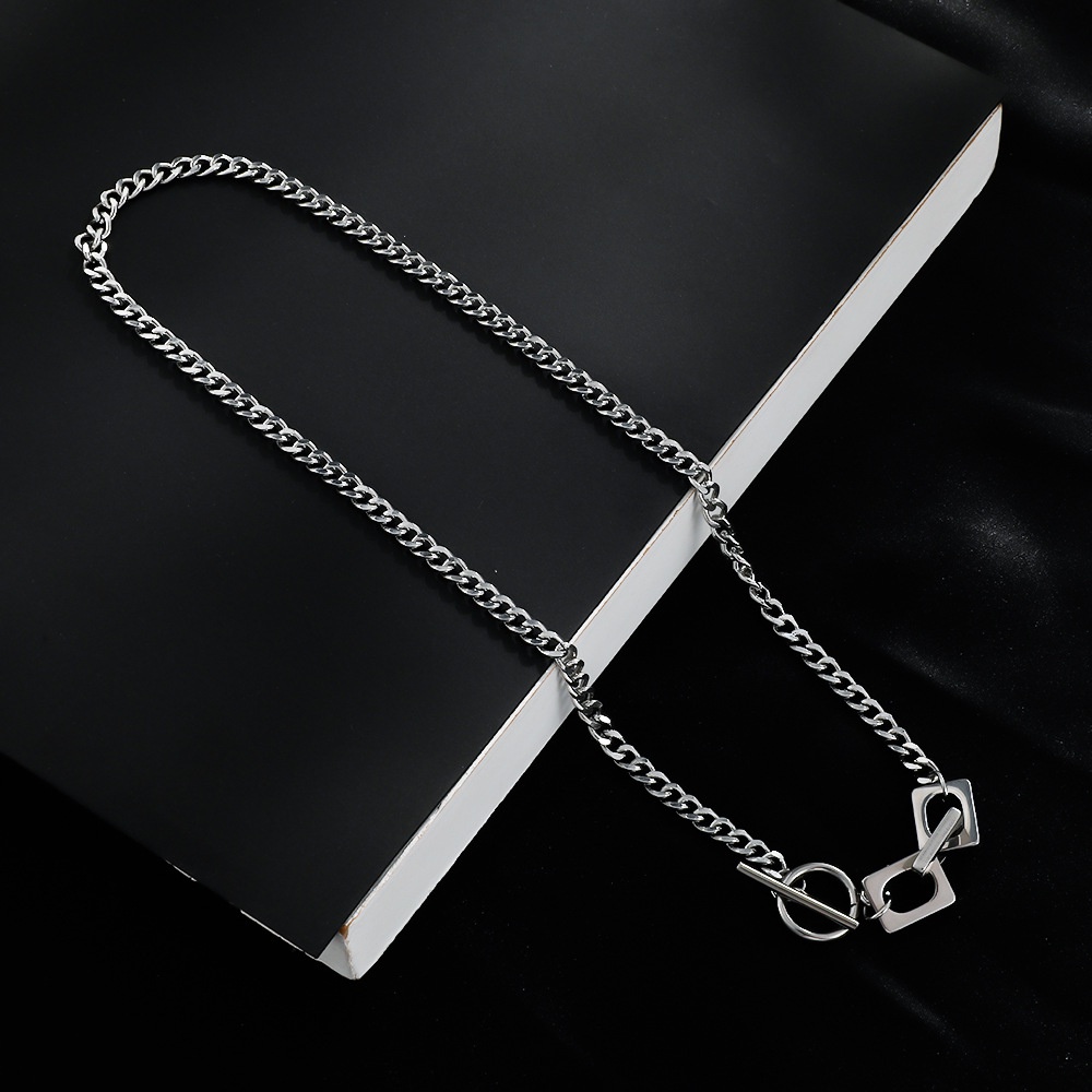 Kalung Baja Titanium Gesper OT Gesper Geometris Persegi Berongga Sederhana Rantai Klavikula Pria Dan Wanita Gaya Hip-hop