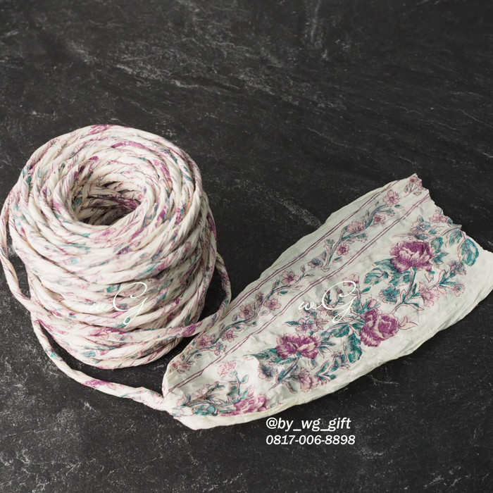 

Pita Tali Kertas - Putih - Motif 05 ; L 10 cm; P 25 yards