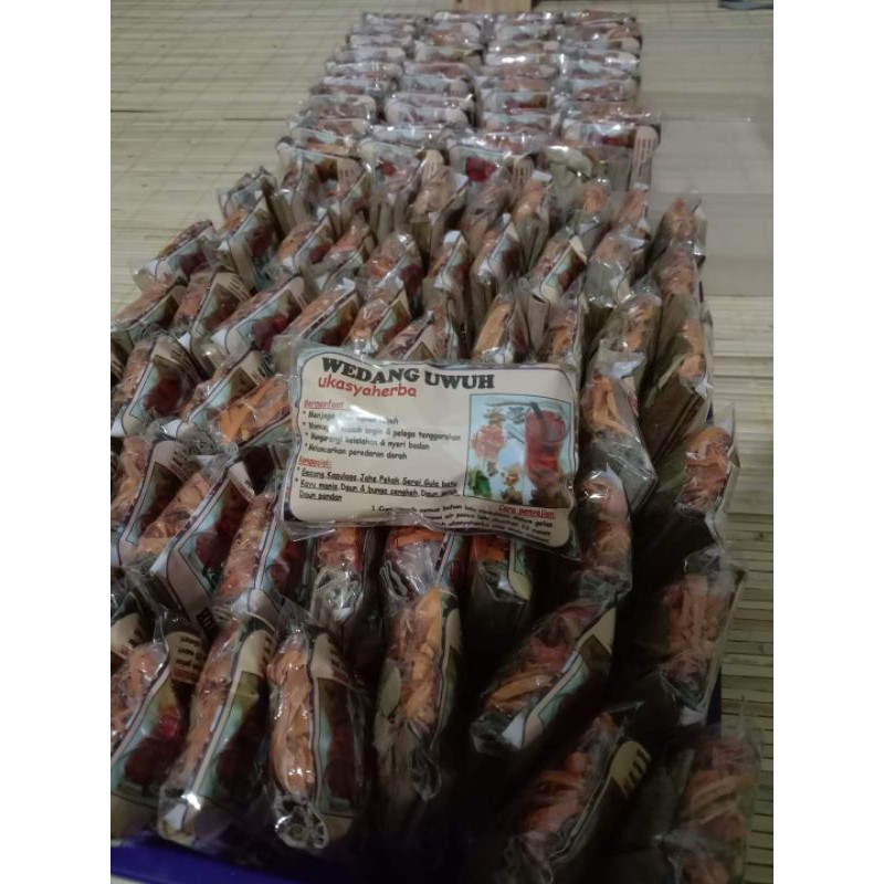 

Wedang Uwuh komplit terdiri dari 11bahan rempah pilihan. isi 10bungkus