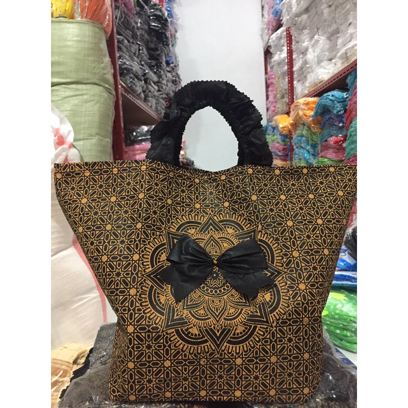 

tas hajatan spundbond renda batik tenggah aneka warna uk.22x22