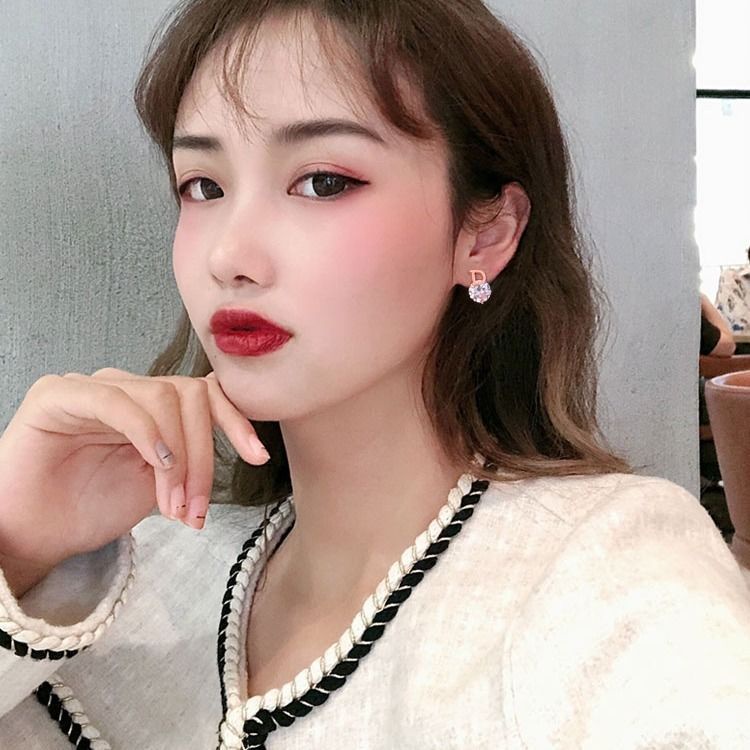 Anting-anting wanita online influencer temperamental pribadi dan all-match perak stud anting-anting