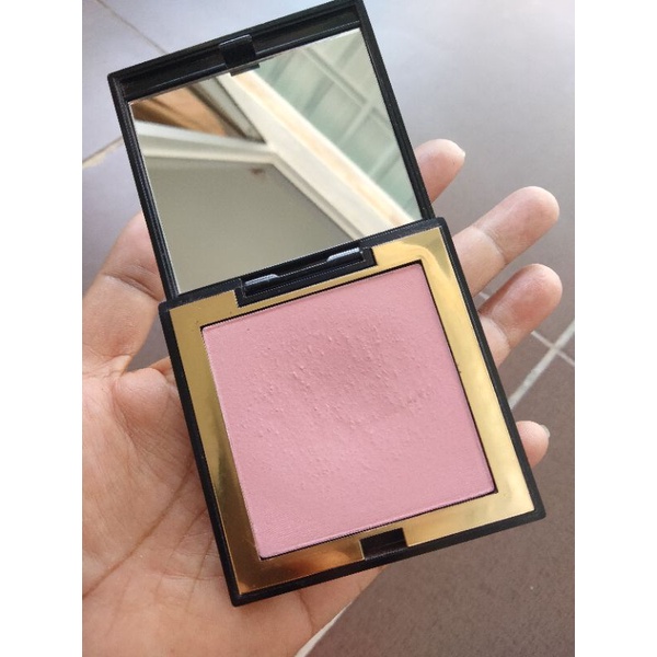 blush on Ivan gunawan