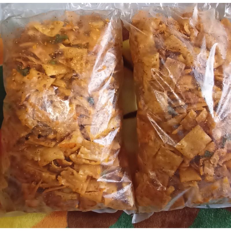 

keripik bawang/keripik Pangsit/keripik kiloan original pedas ekstrapedas cemilan khas tasikmalaya/aneka keripik dira