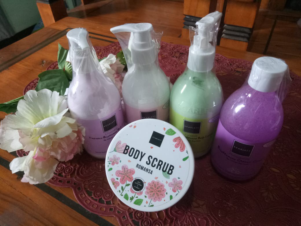 Scarlett Pomegrante Whitening Body Shower By Felicya Angelista