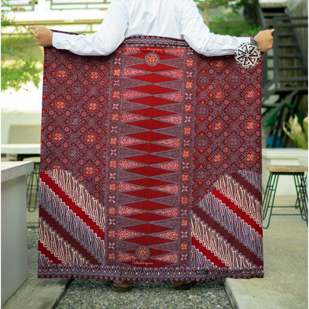 LAR GURDA BLEDAG, Sarung Batik Tradisional