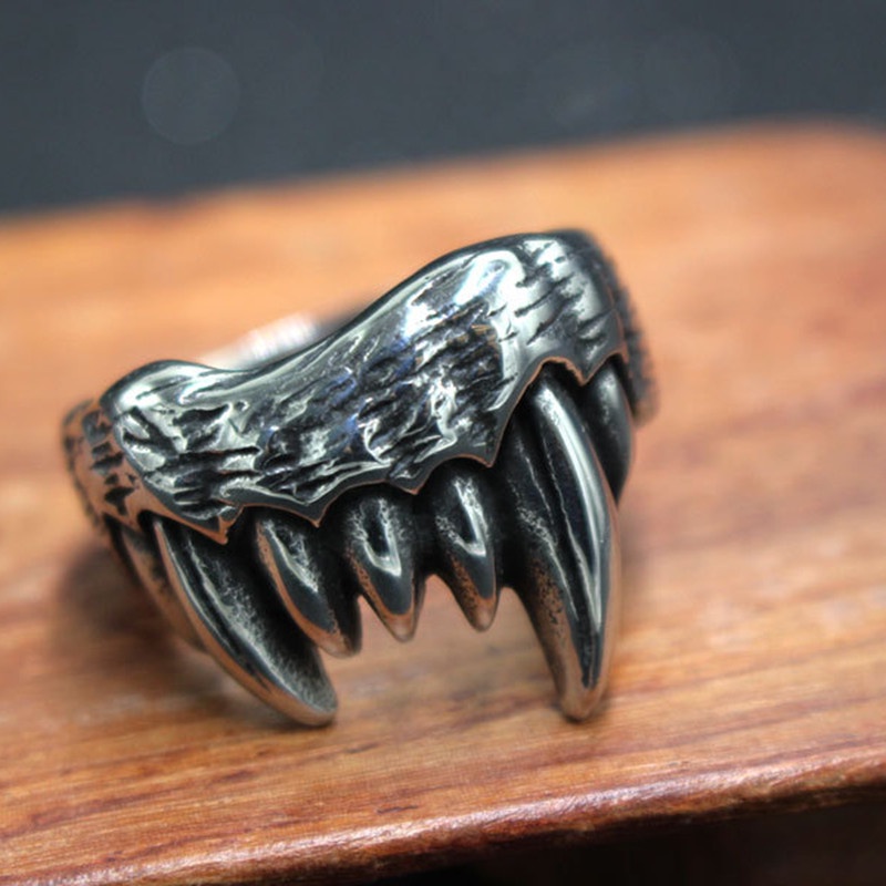 Cincin Desain Vampire Fangs Demon Punk Beast Bahan Stainless Steel Gaya Gothic Untuk Hadiah