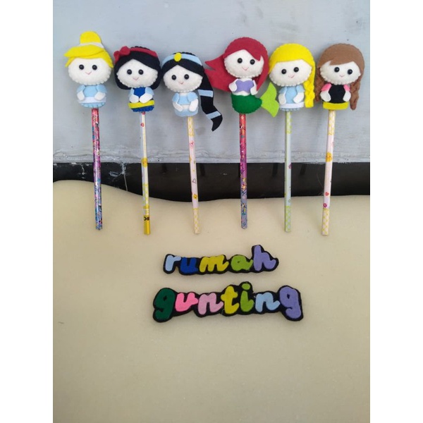 

PENSIL HIAS TEMA PRINCES/BONEKA FLANEL/KERAJINAN FLANEL/PRAKARYA/HANDMADE