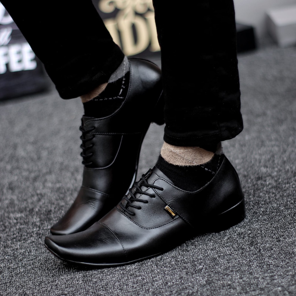 Sepatu Pantofel Hitam Kulit Asli Formal Kerja Kantor Pria Abraham Phelik