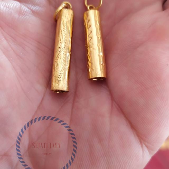 Liontin emas asli bulat lonjong ukiran daun 24 karat