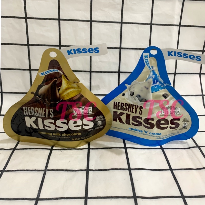 

Cokelat Hershey's Kisses Creamy Milk Chocolate / Cookies n Creme White Chocolate