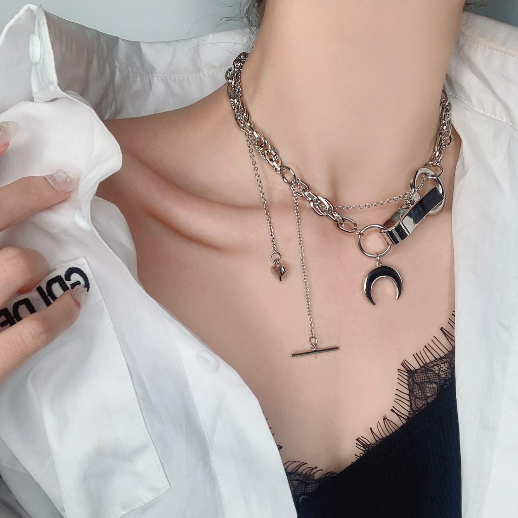 Spliced Moon Necklace  Accessories  Pendant  Clavicle Chain  Trend  Personality