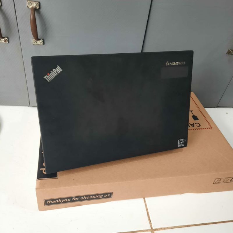 Laptop Lenovo Thinkpad X240 Cor i5-4300U Ram 4GB/500GB keyboard backlight Windows 10 full aplikasi Slim Mulus