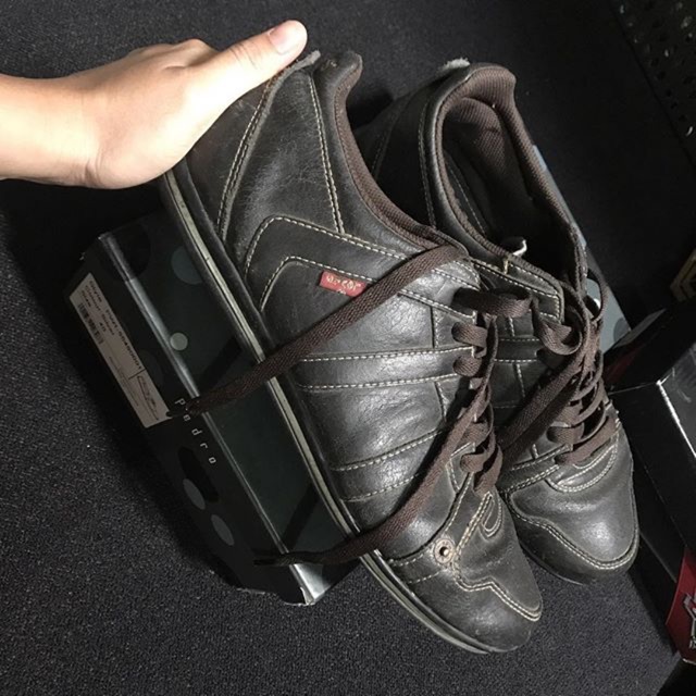 sneakers pria levis authentic original preloved second