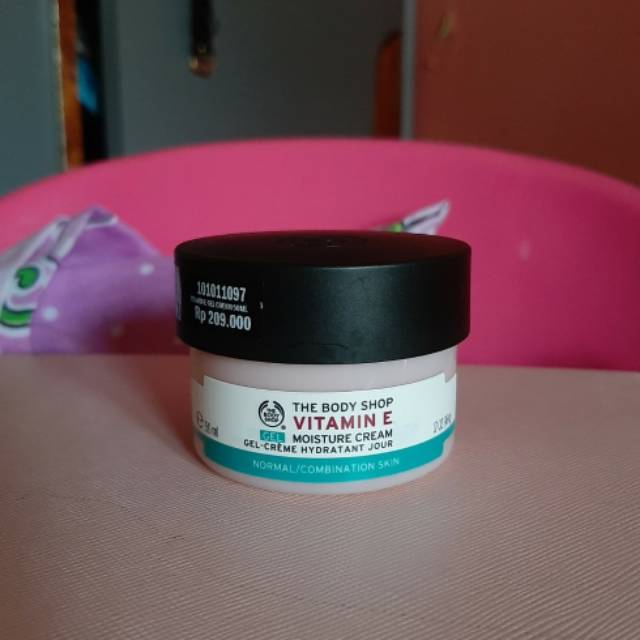 The Body Shop Vitamen E Gel Moisturizer