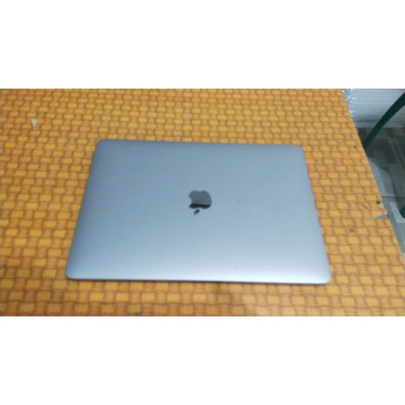 OBRAL ..MAC PRO RETINA 13 IN 2017 .RAM 16 .SSD 512 .CORE I5..VGA INTEL IRIS PLUS .MULUSSS