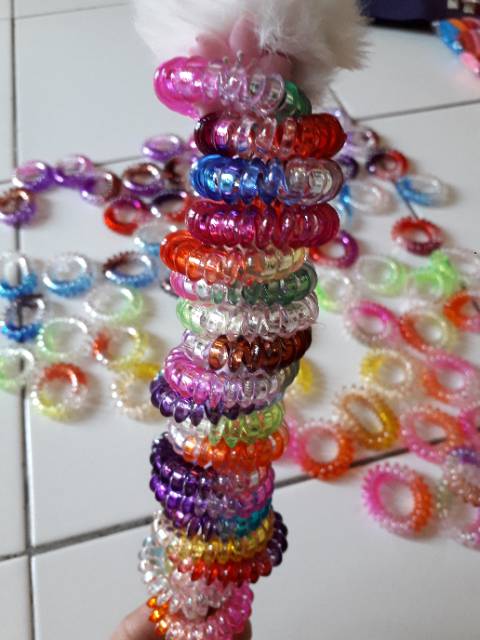 MEGASARI, IKAT RAMBUT SPIRAL WARNA PELANGI ISI 6 PCS