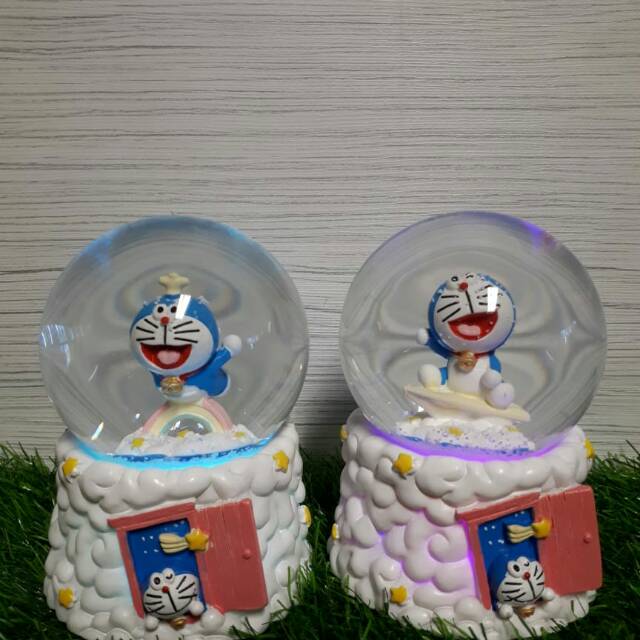 KOTAK MUSIK BOLA SALJU "DORAEMON AWAN" (LAMPU + MUSIK)