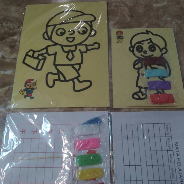 

Gambar media lukis pasir warna.