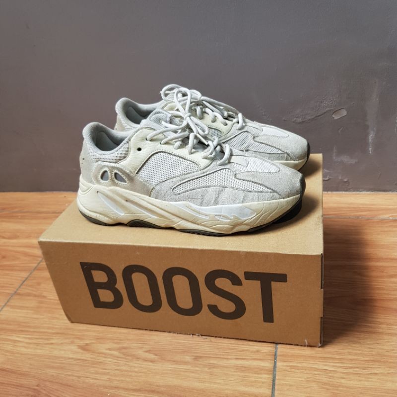Adidas Yeezy 700 Analog