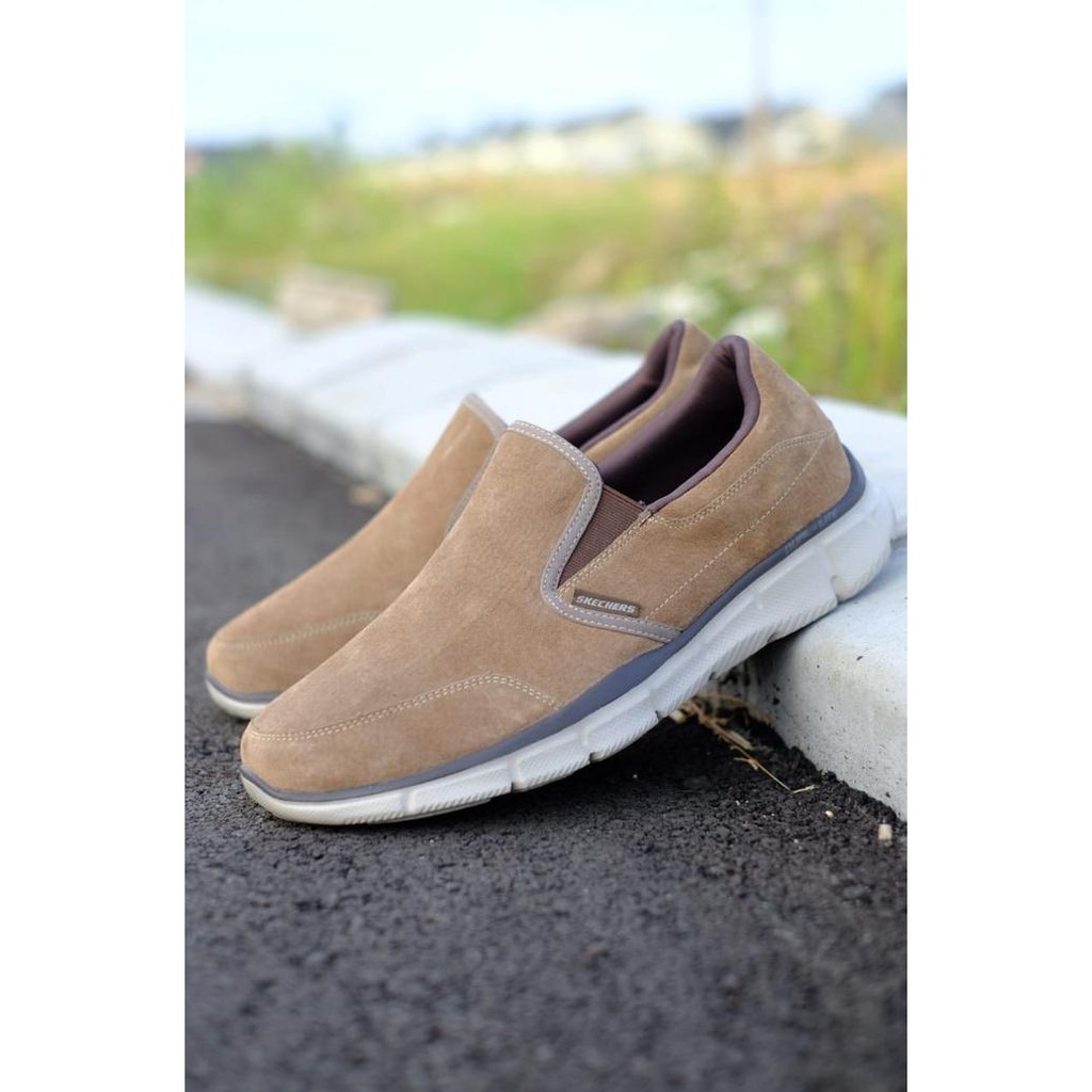 ☻ BISA DITAWAR SEPATU PRIA SLIP ON☻ SEPATU ORIGINAL SKECHERS SLIPON BROWN SUEDE KORTING