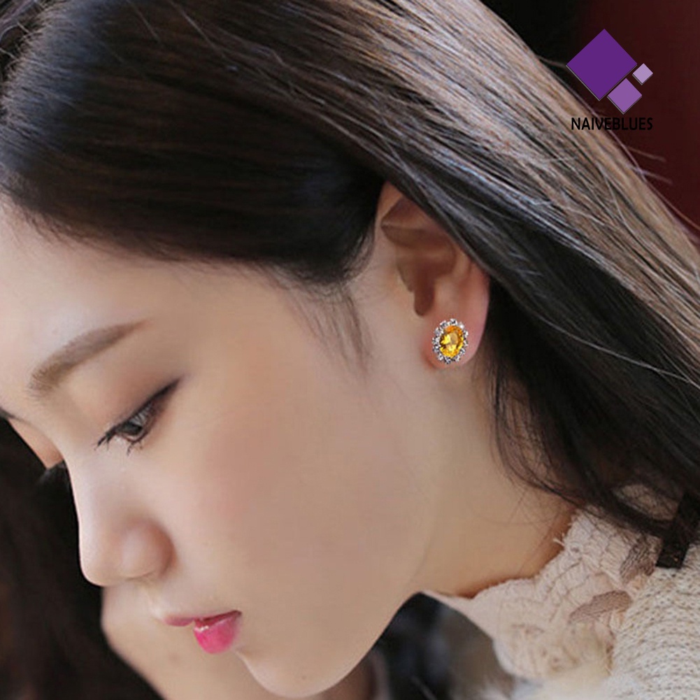 Anting Stud Bentuk Bunga Aksen Berlian Imitasi Untuk Wanita