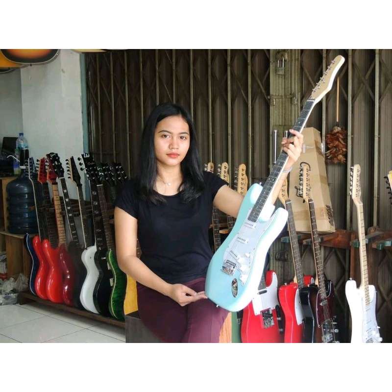 GITAR LISTRIK FENDER STRATOCASTER BIRU