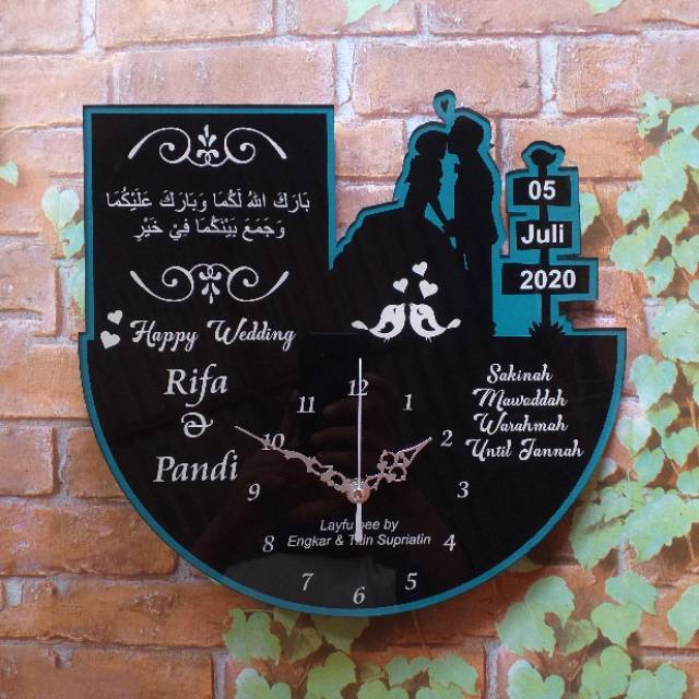 Kado Pernikahan Custom Unik Jam Dinding Akrilik