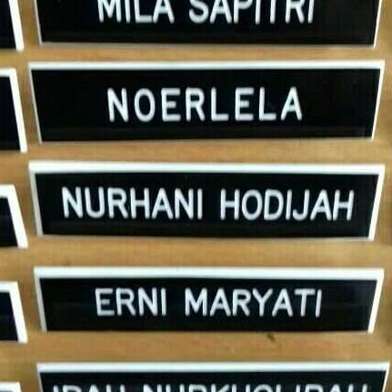 

Nama dada Nametag Gravir Papan Nama