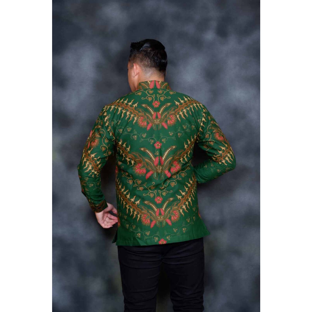 Kemeja batik lengan panjang warna hijau botol terbaru / batik pria warna hijau botol terlaris / batik panjang pria terbaru 2022 / baju batik hijau botol lengan panjang / batik lapis furing AJOTOSATRU IJO