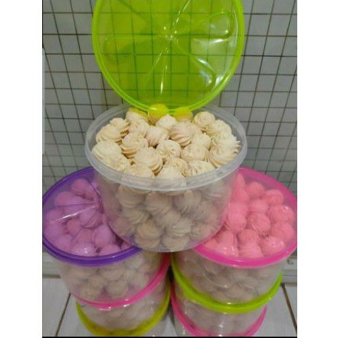 kue sagu keju toples