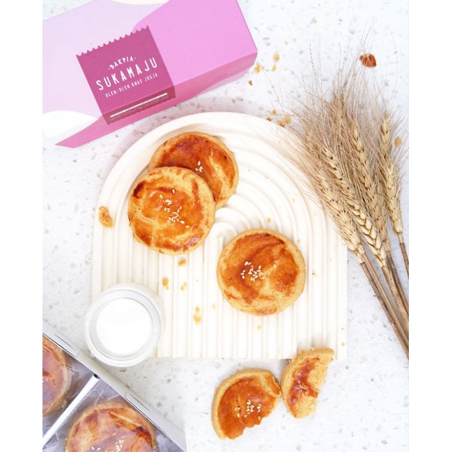 

Butter Cookies Sukamaju ( Bersertifikat Halal )