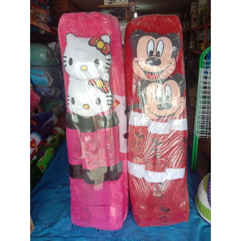 surpet 7 bantal hello Kitty dan Mickey mouse