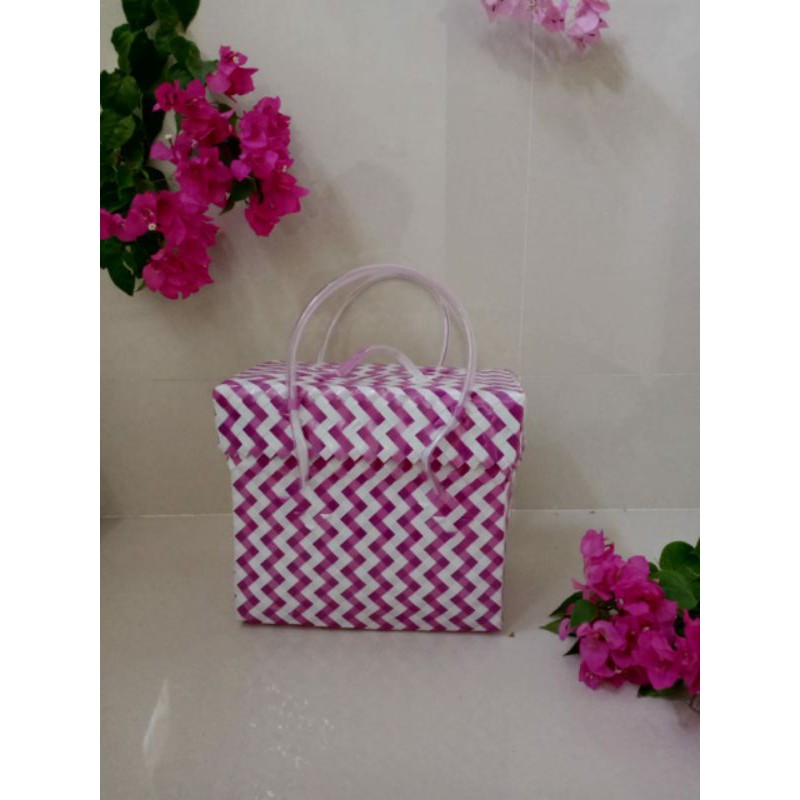 Tas anyam model tutup tali selang