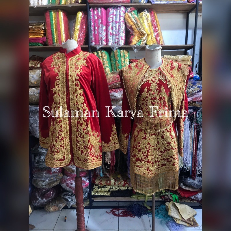Baju pengantin minang merah