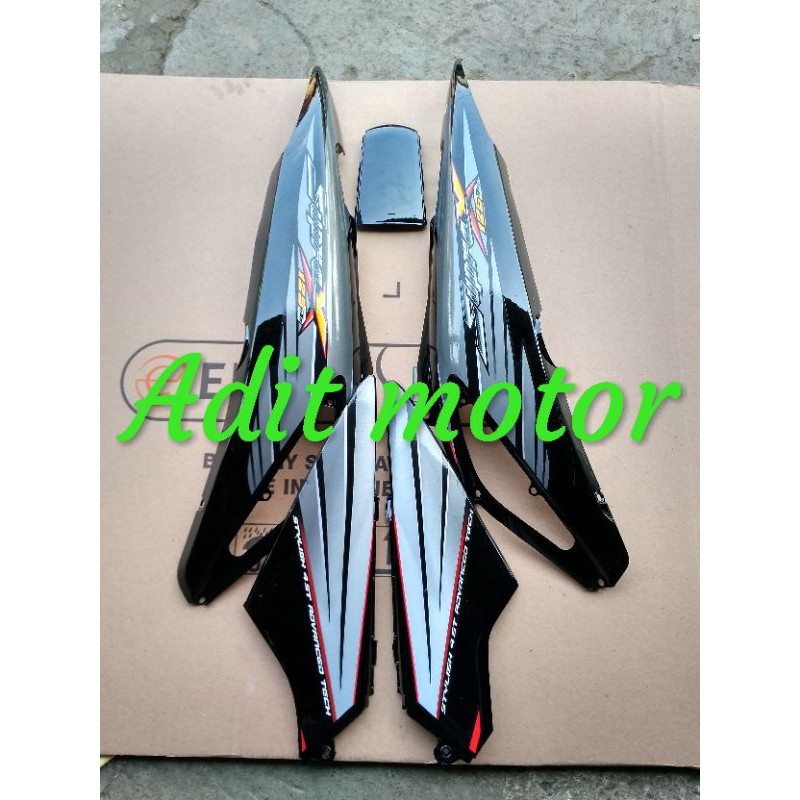 Bodi Body Belakang Honda Supra X 125 Lama Old Warna Hitam Silver 2005 Plus Striping