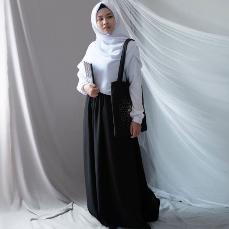 PRELOVED GAMIS AYUMI HIJAB ALILA HITAM PUTIH SIZE M MURAH BAGUS