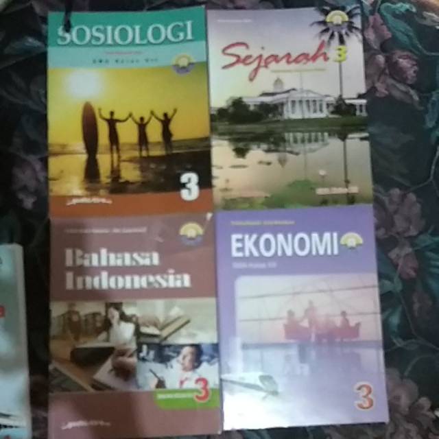 

SMA kelas 3 . yudhistira