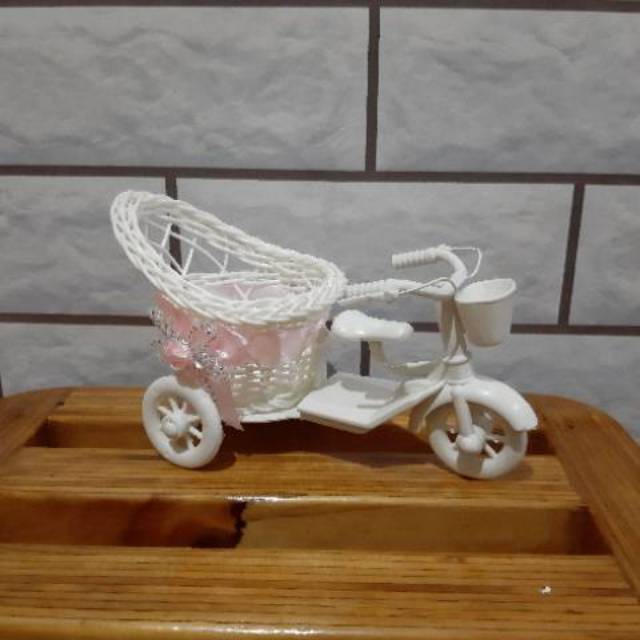 P019 VAS SEPEDA BUNGA PLASTIK ROTAN MINI DEKORASI RUMAH POT BUNGA SEPEDA