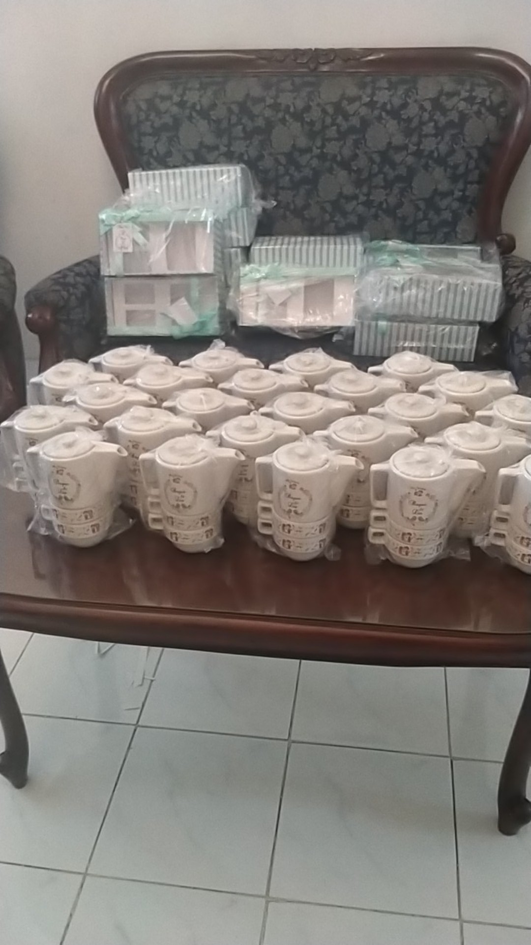 Minim 25pcs Souvenir One Month Hamper / Souvenir Teapot / Teko Susun 2 Cangkir (mika Hard Box)