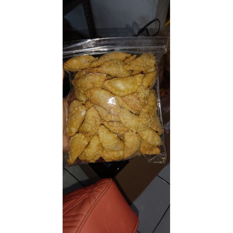

pastel isi abon sapi 500 gr
