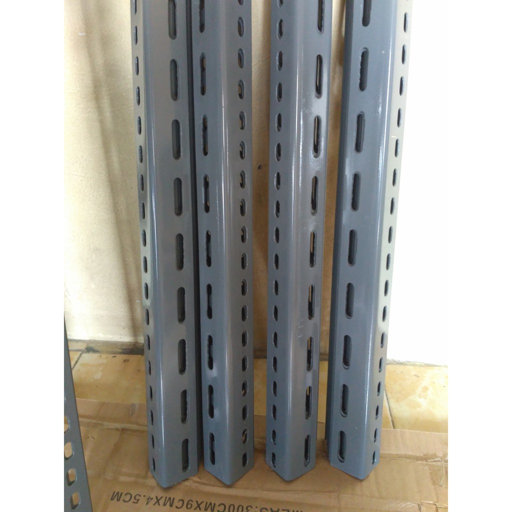 besi tiang siku lubang