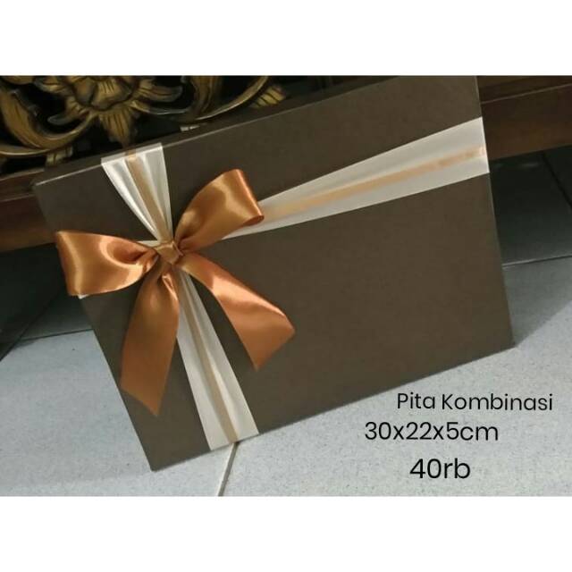 

Kotak kado / giftbox 30x22x5cm