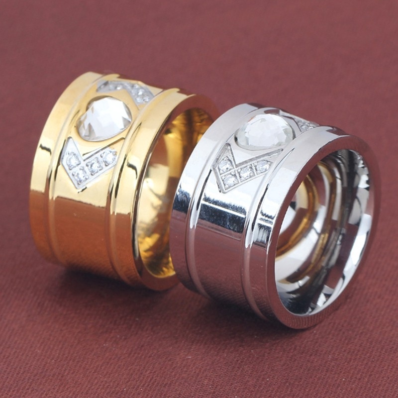 Cincin Nikah Trendy Bahan Stainless Steel 316L Desain Hati Hias Berlian untuk Wanita