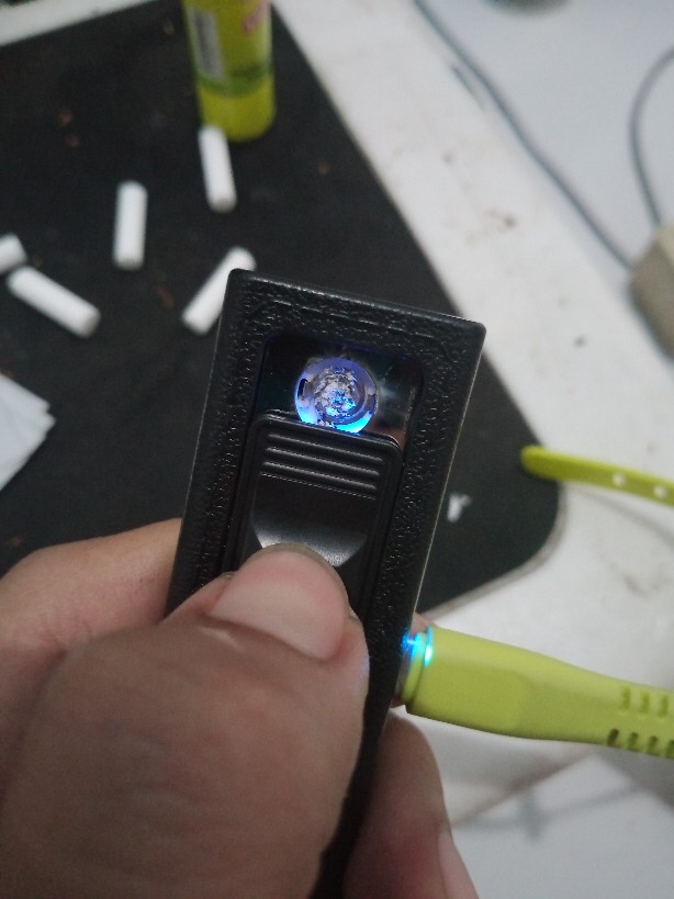 Taffware E-spark Focus Kotak Rokok 20 Slot Dengan Korek Elektrik Removable