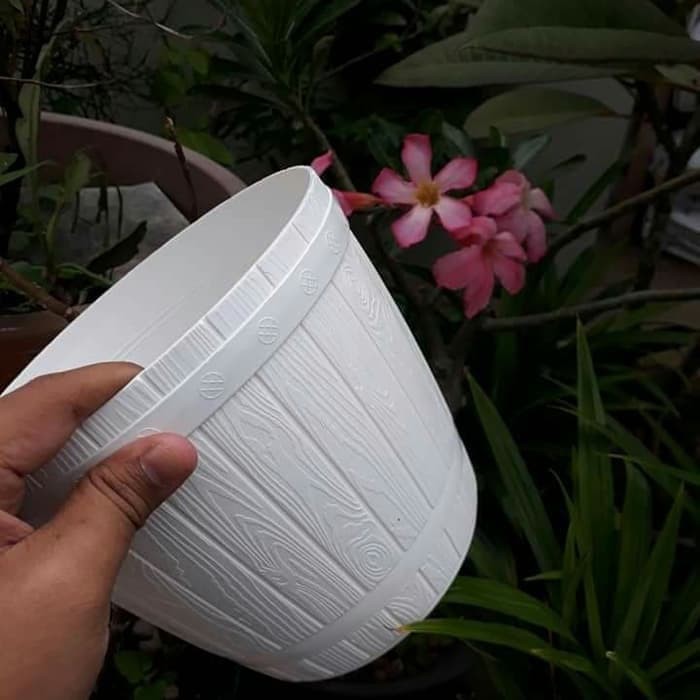 Pot Bunga/pot tanaman Gentong 22 cm putih