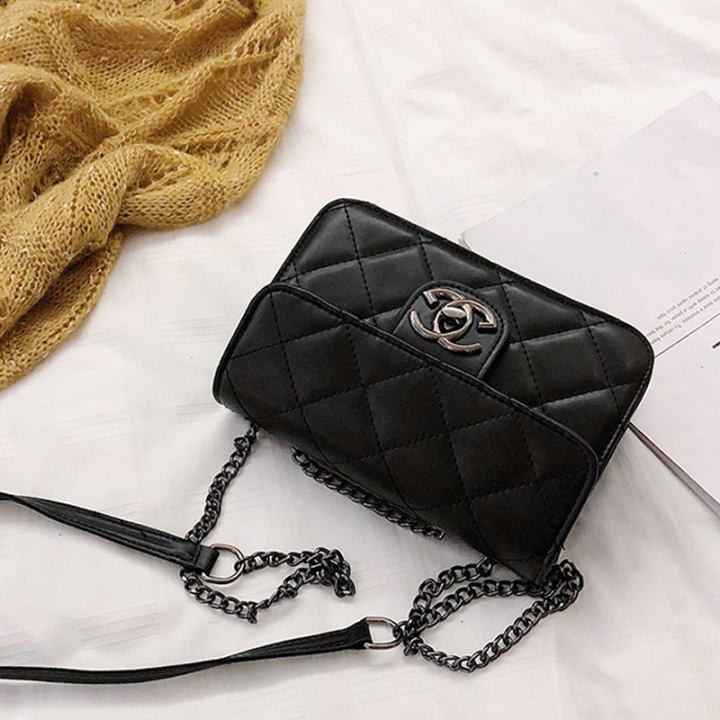 Tas Selempang QUILTED CC Sling Bag Wanita Jait-jait Kunci Turn Lock Black Nickel New Best Quality