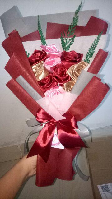 Bunga Wisuda/ Buket Wisuda/bunga Kertas/bunga Satin/bunga Wisuda Murah/ Bunga Plastik/ Buket Bunga